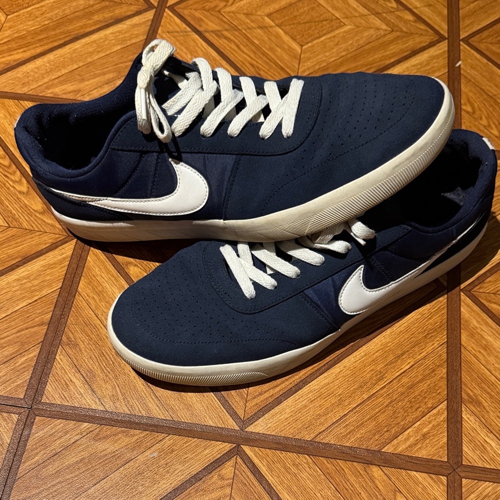 Nike SB Men's Dark Blue and White Sneakers - Picture 1 of 5